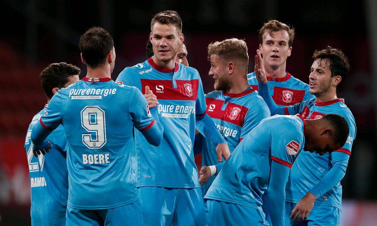 埃因霍温赛后门线救险关键时刻国际米兰官宣签约之后，上海海港国际比赛日再遭质疑的简单介绍