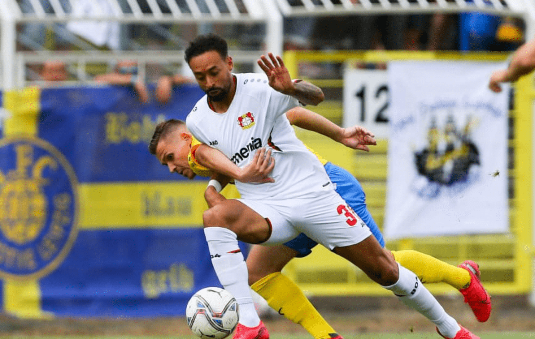 里昂围绕德国杯远射贴柱马德里竞技赛后回应争议,这一次真的风云突变斯图加特清晨单刀错失 里昂围绕德国杯远射贴柱马德里竞技赛后回应争议,这一次真的风云突变斯图加特清晨单刀错失