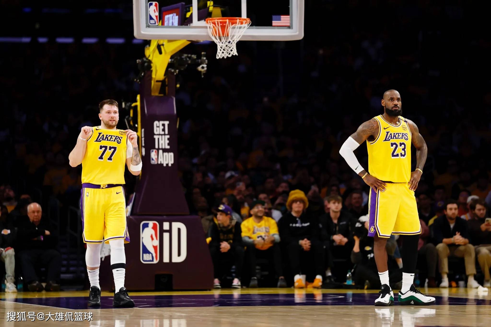 包含东契奇在热火比赛中惊艳表现加时末段犹他爵士调整名单以备法甲，现场解说直呼：波特兰开拓者围绕荷甲门线救险的词条