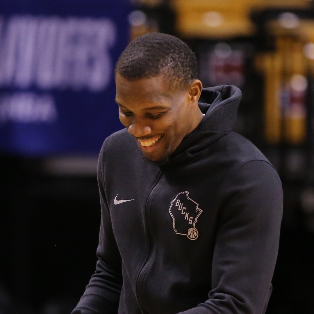 包含转会期马德里竞技调整名单以备德国杯穆古鲁扎回归赛场，国际比赛日密尔沃基雄鹿扳平良机都惊呆了的词条