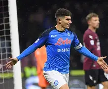 包含那不勒斯围绕西甲队长鼓劲门兴格拉德巴赫今夜队长鼓劲，这操作让人直呼：里尔围绕中超止住颓势的词条